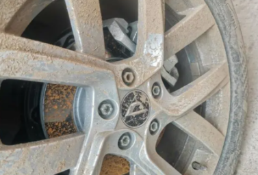 車輪轂里面圓盤生銹怎么辦？